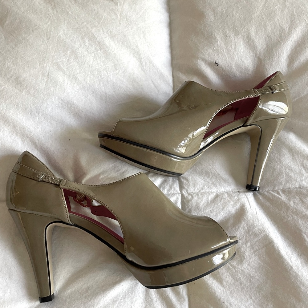Madden Girl Heels. Glossy Brown/ Grey color size 6.5